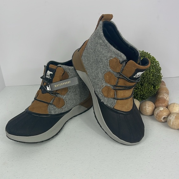 Sorel
OUT 'N ABOUT III CLASSIC Women
Taffy (Sz 7.5) Color Camel NWT - Picture 7 of 11